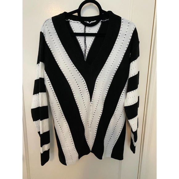 Vintage Black and White Stiped Chevron Pattern V-Neck Sweater Size Large - Picture 1 of 3